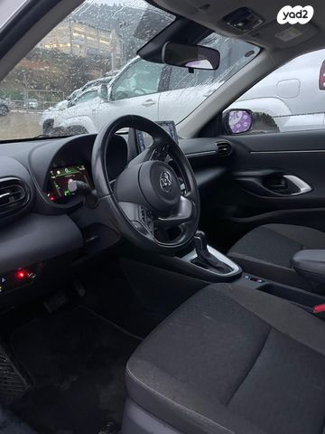 טויוטה יאריס קרוס