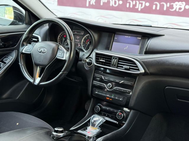 אינפיניטי Q30