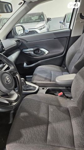 טויוטה יאריס קרוס