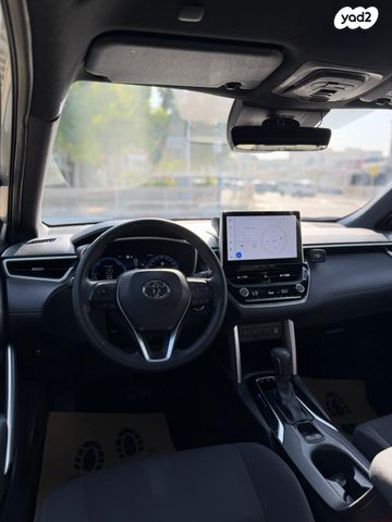 טויוטה קורולה קרוס