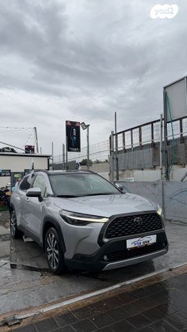 מודעת רכב טויוטה קורולה קרוס