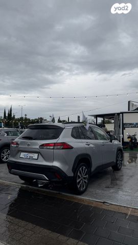 טויוטה קורולה קרוס