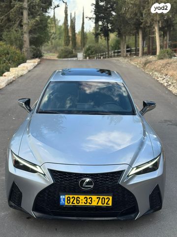 לקסוס IS