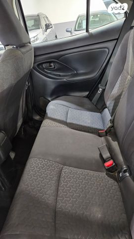 טויוטה יאריס קרוס