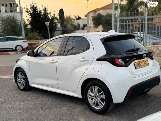 טויוטה יאריס