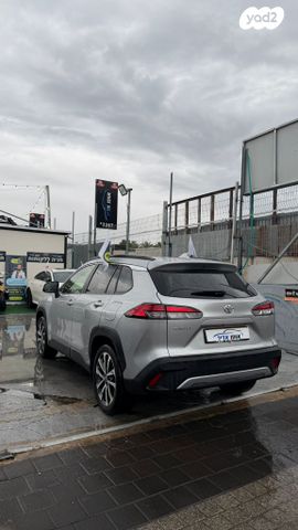 טויוטה קורולה קרוס