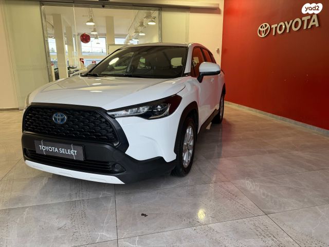 מודעת רכב טויוטה קורולה קרוס