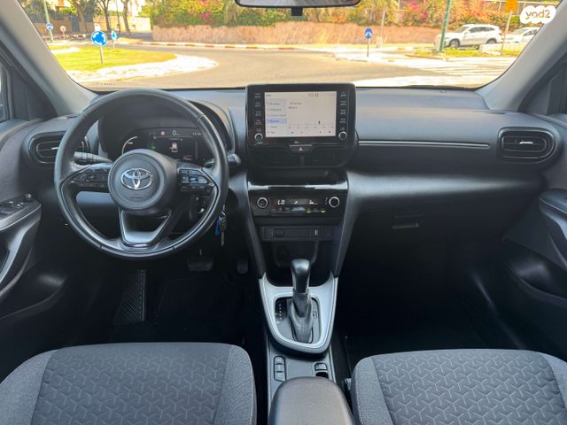 טויוטה יאריס קרוס