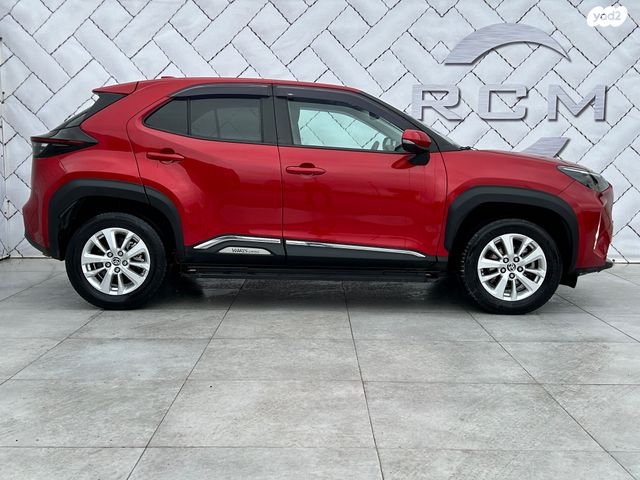 טויוטה יאריס קרוס