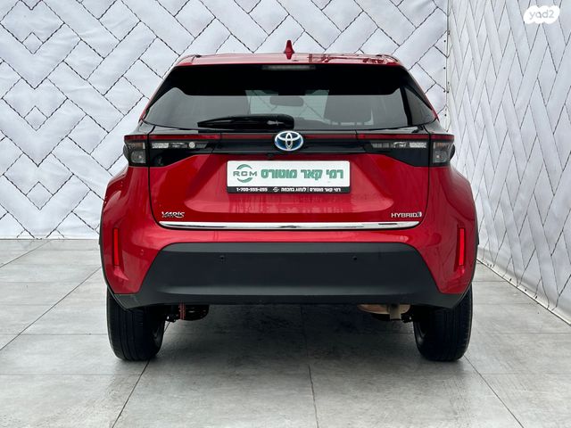 טויוטה יאריס קרוס