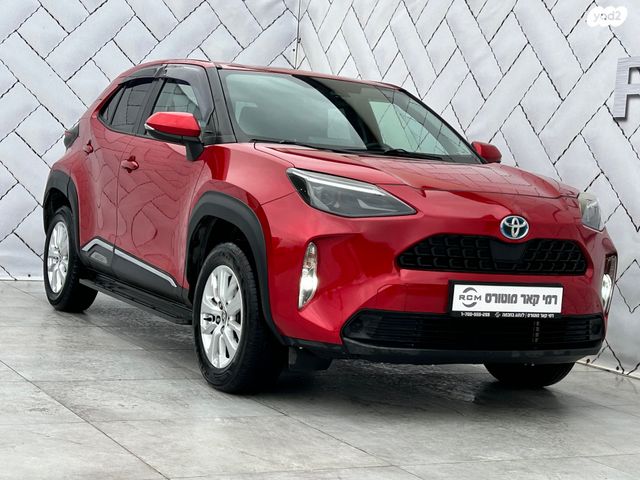 מודעת רכב טויוטה יאריס קרוס