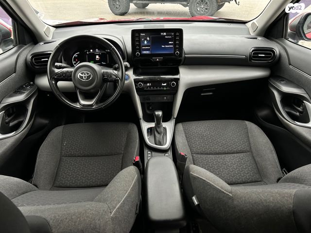 טויוטה יאריס קרוס