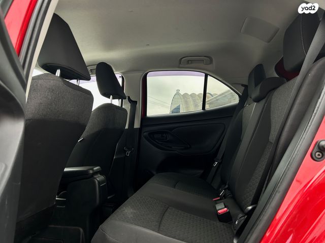 טויוטה יאריס קרוס