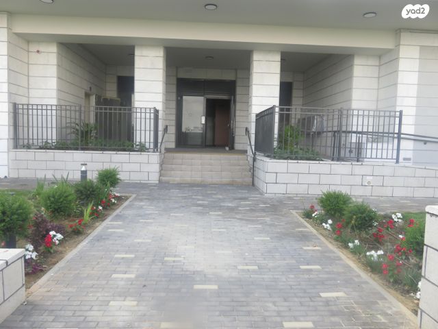 שדרות בן צבי 126