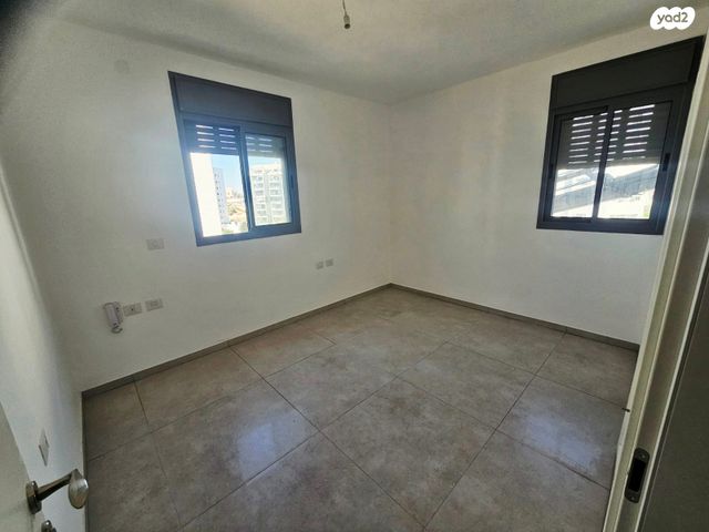 דירה, רקפת 8, הפרחים, חריש