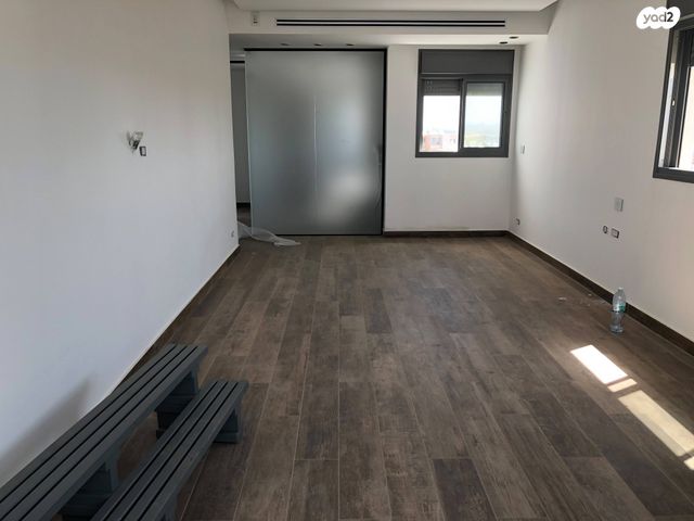 גג/ פנטהאוז, הרימון 51, הפרחים, קרית גת