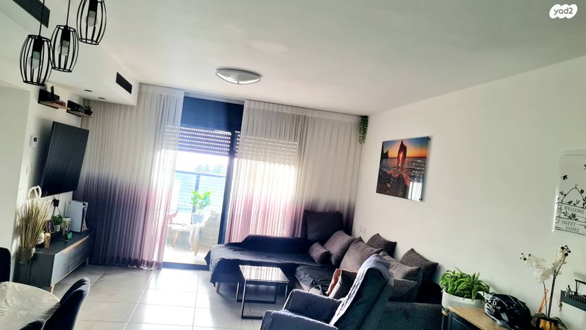 דירת גן, אחד העם 13, שאר העיר, מגדל העמק