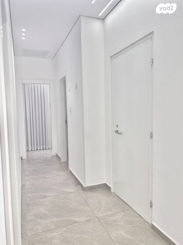 גג/ פנטהאוז, יהדות איטליה 3, רמת יורם, נתיבות