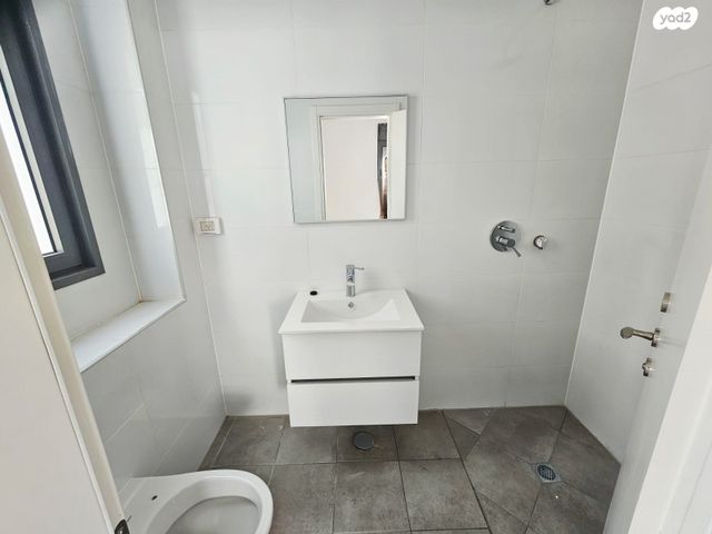 דירה, רקפת 8, הפרחים, חריש