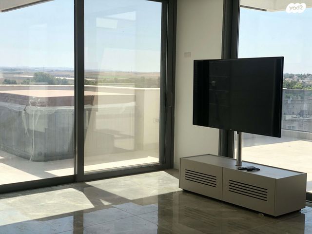 גג/ פנטהאוז, הרימון 51, הפרחים, קרית גת