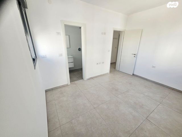 דירה, רקפת 8, הפרחים, חריש