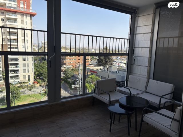 דרך העצמאות 33