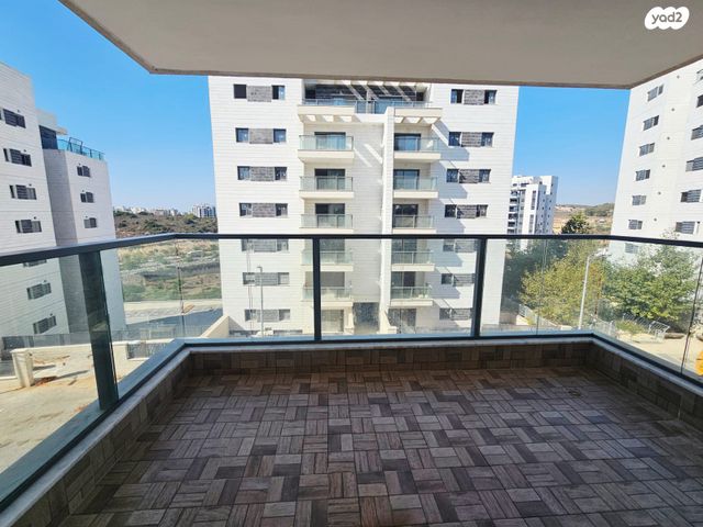 דירה, רקפת 8, הפרחים, חריש