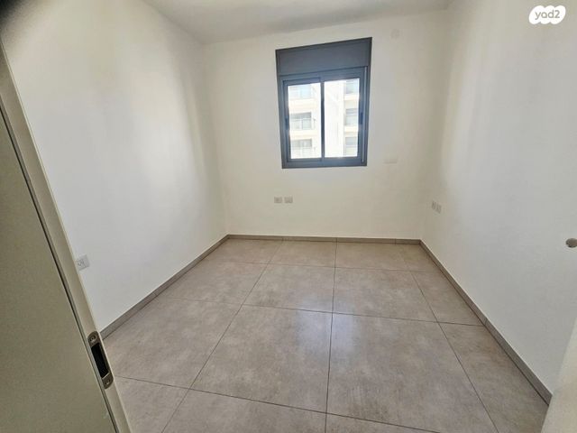 דירה, רקפת 8, הפרחים, חריש