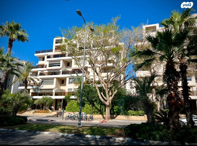 דירה, קדושי השואה 20, אזורי חן, גימל החדשה, תל אביב יפו