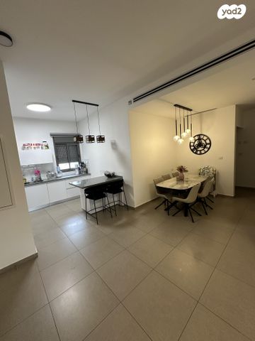 דירה, קטיף 72, שאר העיר, נתיבות