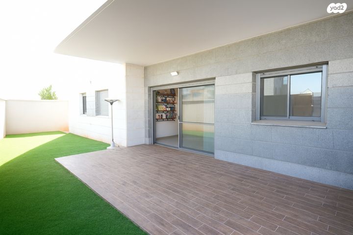 דירת גן, ברקת 25, אבני חן, חריש