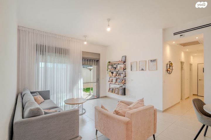 דירת גן, ברקת 25, אבני חן, חריש