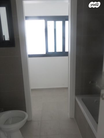 דירה, שדרות בן צבי 126, אגמים, נתניה