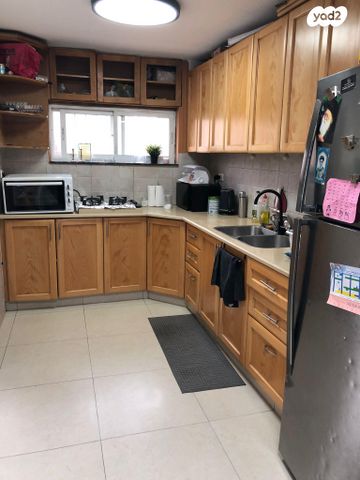 אליעזר ליבנה 303