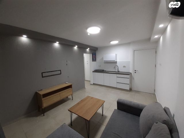 רחבת הרב קוק 13