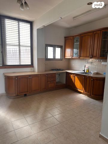 דירה, וייצמן 10, בורוכוב, גבעתיים