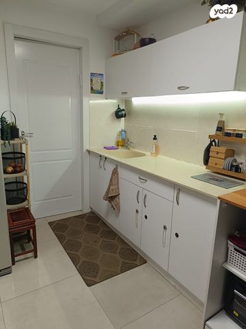 גג/ פנטהאוז, זכריה הלל 12, מחנה יהודה, פתח תקווה