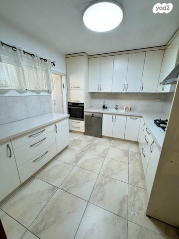 יצחק בן צבי 40