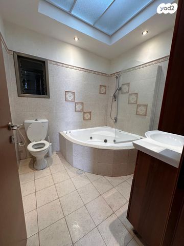 דירה, וייצמן 10, בורוכוב, גבעתיים