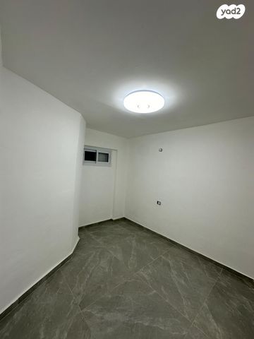 יחידת דיור, הרב עוזיאל 51, נווה און, בני ברק