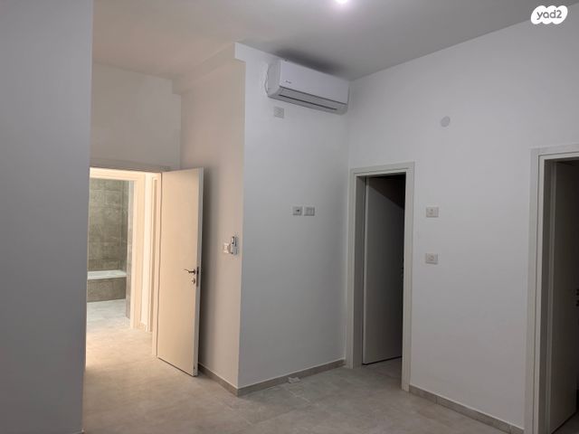 דירת גן, אלמרסאא 1, ג'סר א זרקא, ג'סר א זרקא