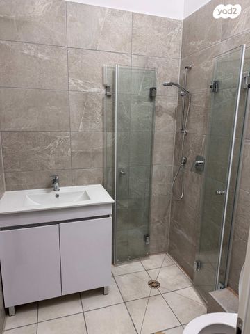 דירת גן, אלמרסאא 1, ג'סר א זרקא, ג'סר א זרקא