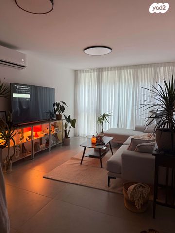 מרתף/ פרטר, היער 15, שאר העיר, קדימה צורן