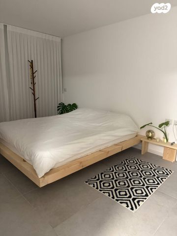 מרתף/ פרטר, היער 15, שאר העיר, קדימה צורן