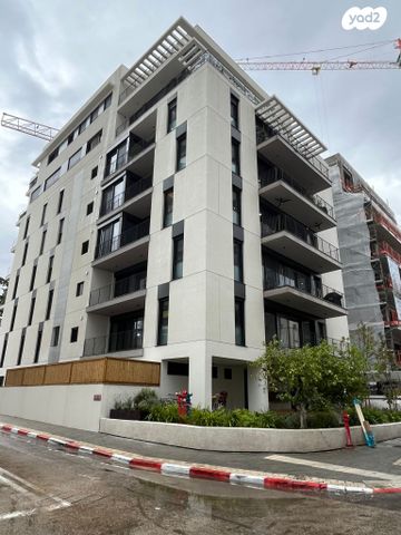 דירת גן, זכרון יעקב 5, הצפון החדש - כיכר המדינה, תל אביב יפו