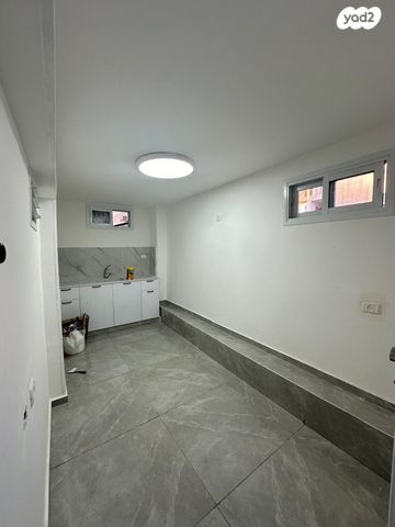 יחידת דיור, הרב עוזיאל 51, נווה און, בני ברק