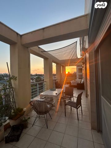 אלכסנדר פן 4