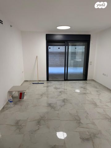 דירת גן, דרך קדם 2, שאר העיר, מעלה אדומים