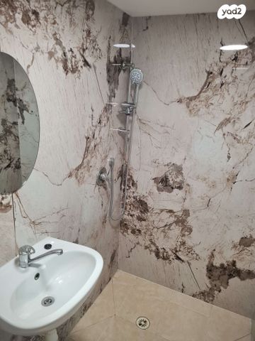 מרתף/ פרטר, יצחק רבין 14, קרית רבין, חולון