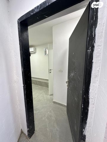 יחידת דיור, הרב עוזיאל 51, נווה און, בני ברק